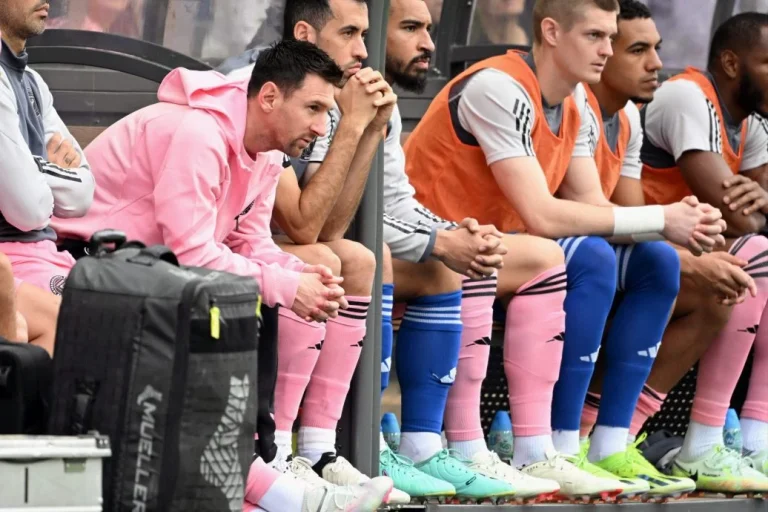 Depois de perder o jogo de Hong Kong, Messi participou de treino pré-jogo no Japão